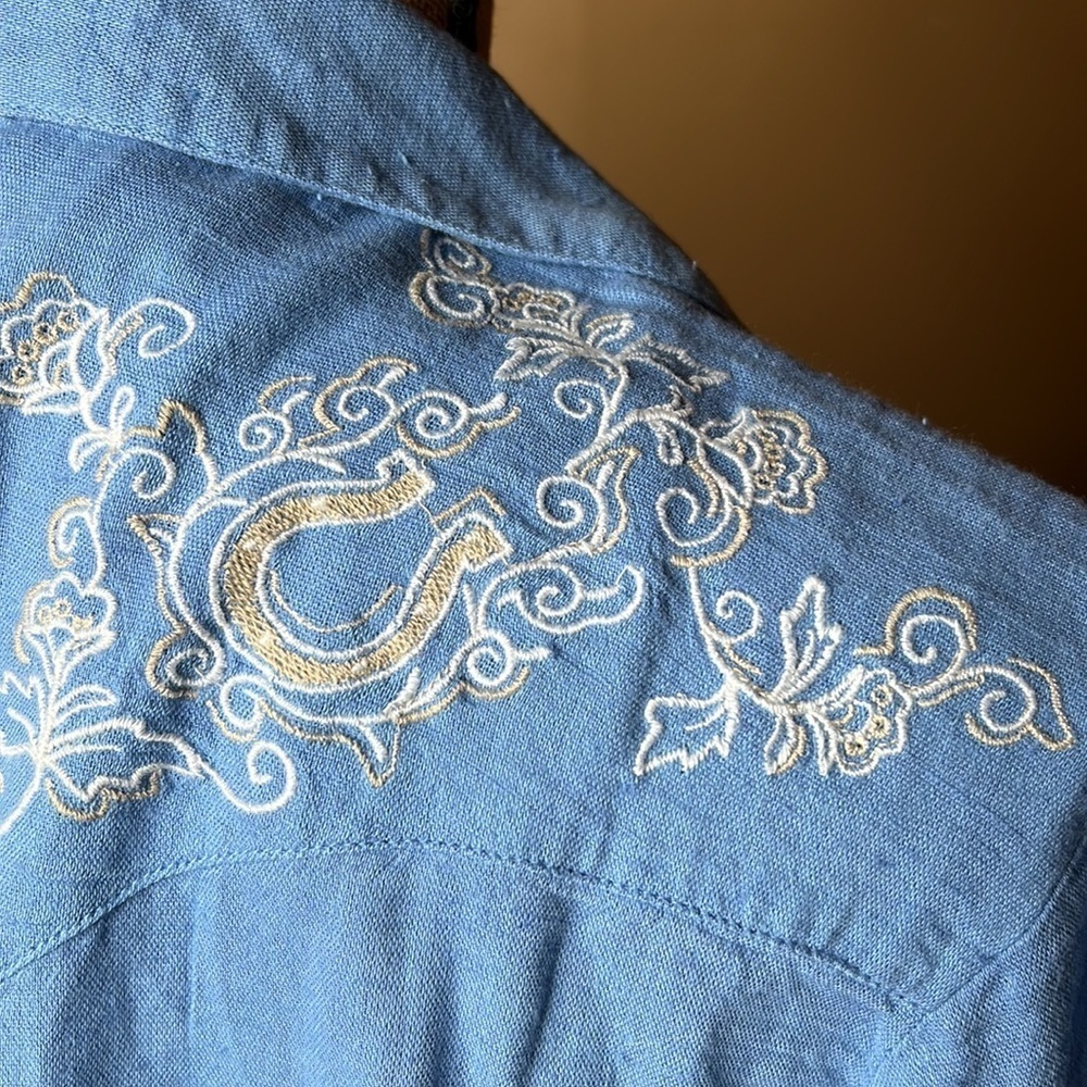 Urban Outfitters Chambray Embroidered Button Down Top XS Blue Western Boho Shirt - Picture 4 of 7